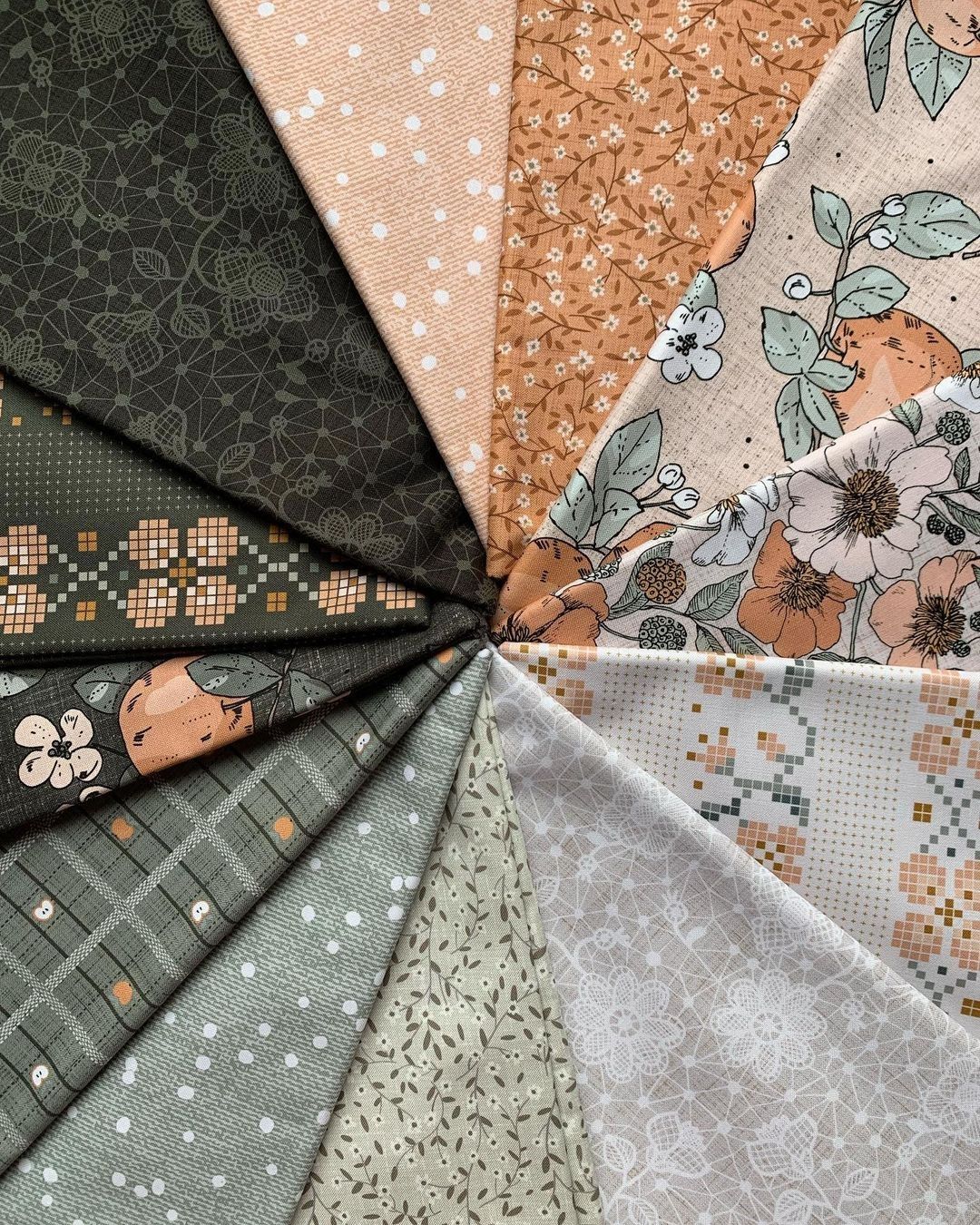 Quilter’s Cotton Fat Quarter Bundle - 12 Piece bundle